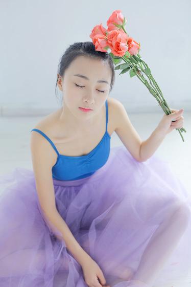 穿越成充气娃娃在部队的小说